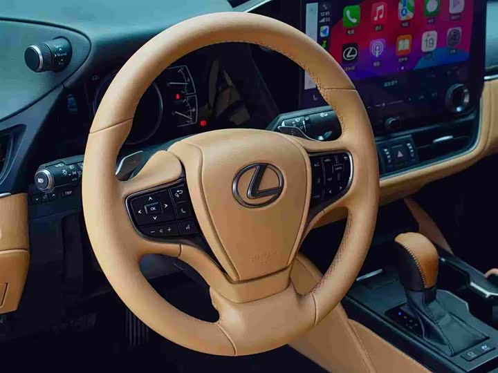 Фото 8 - Lexus ES