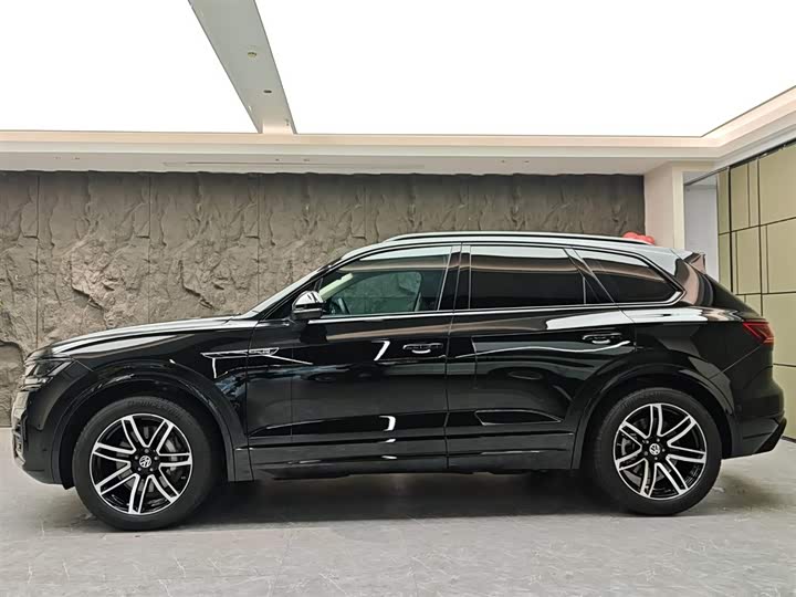 Фото 3 - Volkswagen Touareg