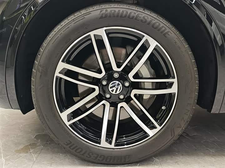 Фото 4 - Volkswagen Touareg