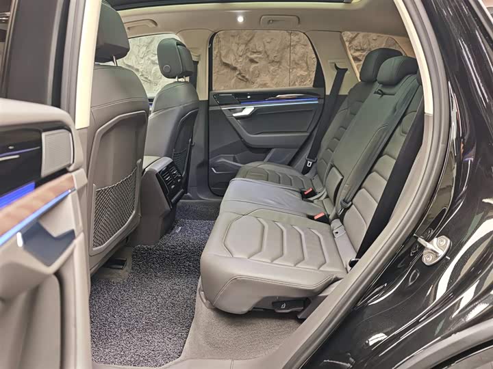 Фото 9 - Volkswagen Touareg