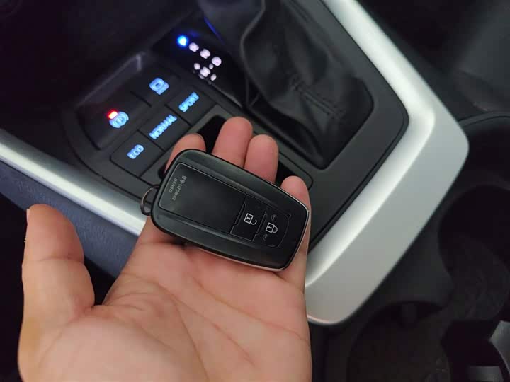 Фото 9 - Toyota Wildlander