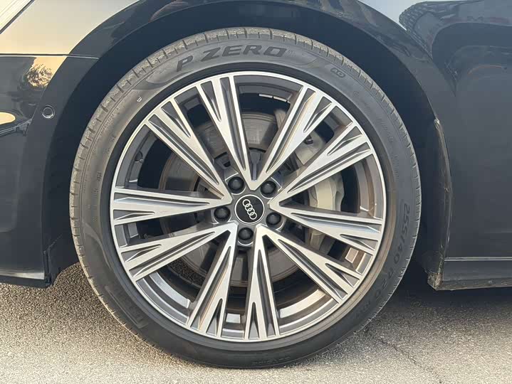 Фото 5 - Audi A6L