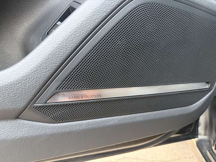 Фото 6 - Audi A6L