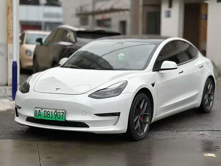 Фото 1 - Tesla Model 3