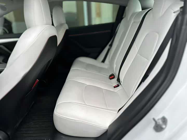 Фото 5 - Tesla Model 3