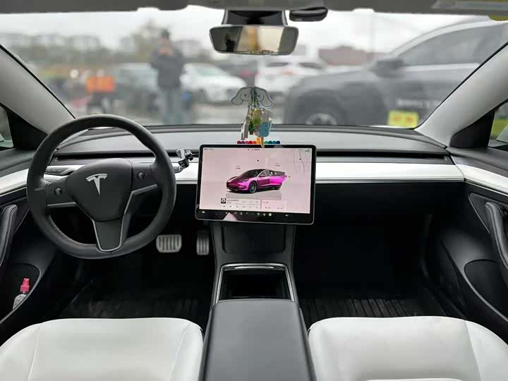 Фото 6 - Tesla Model 3