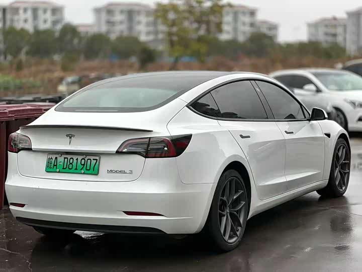 Фото 8 - Tesla Model 3
