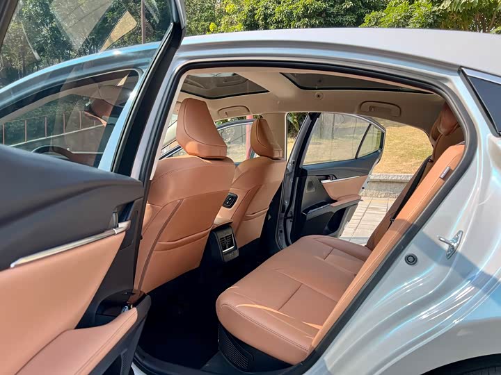 Фото 7 - Toyota Camry