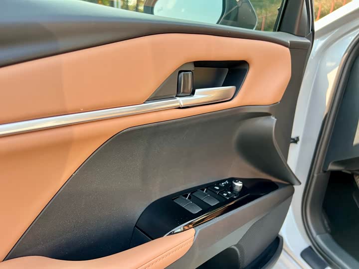 Фото 9 - Toyota Camry