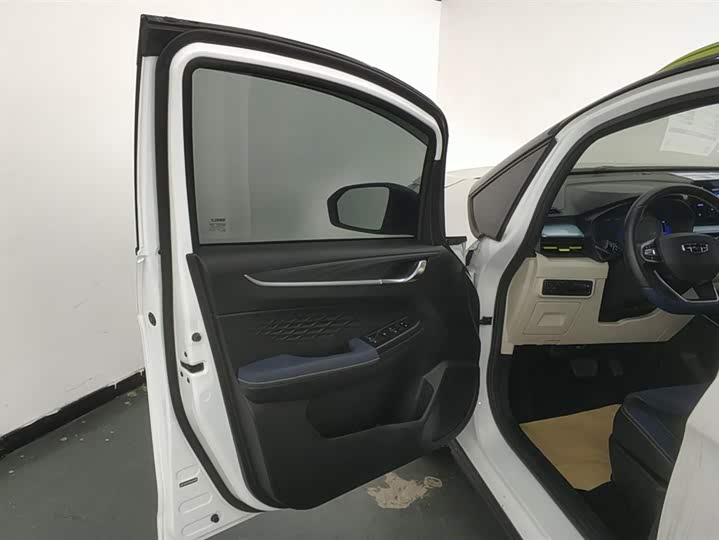 Фото 7 - Geely Geometry EX3