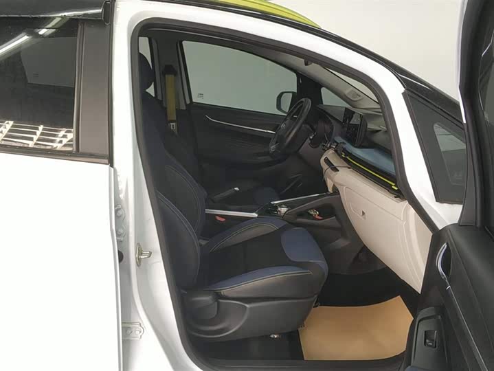 Фото 8 - Geely Geometry EX3