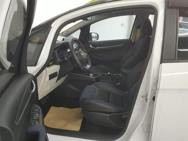 Фото 9 - Geely Geometry EX3