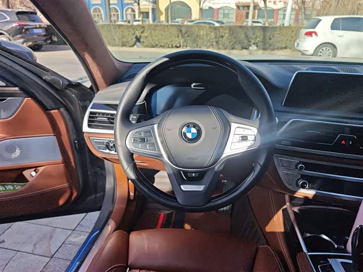 Фото 3 - BMW 7 Series