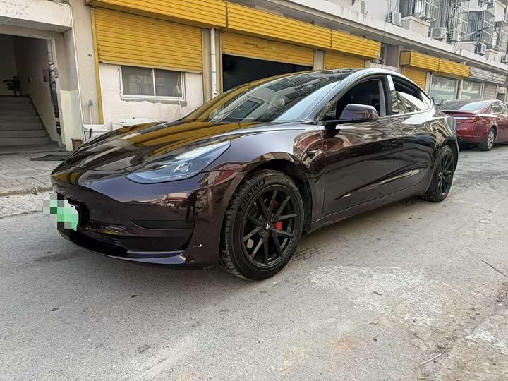 Фото 1 - Tesla Model 3