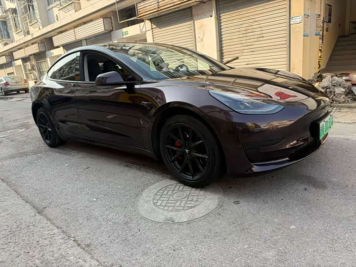 Фото 3 - Tesla Model 3
