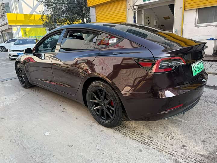 Фото 4 - Tesla Model 3