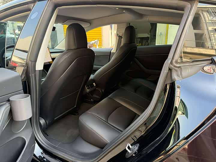 Фото 6 - Tesla Model 3