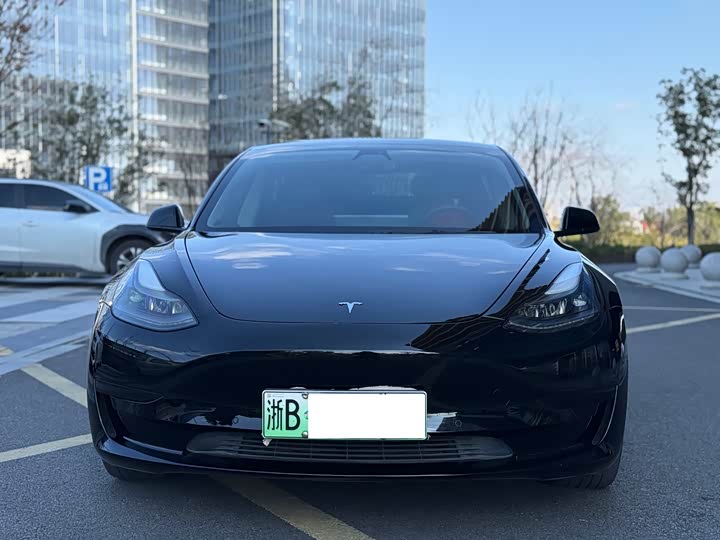 Фото 1 - Tesla Model 3