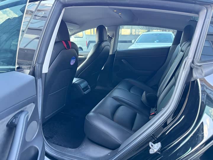 Фото 6 - Tesla Model 3