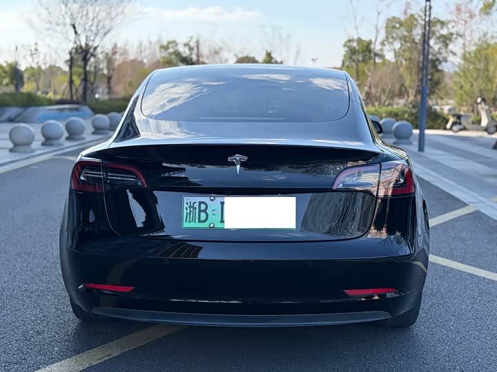 Фото 9 - Tesla Model 3