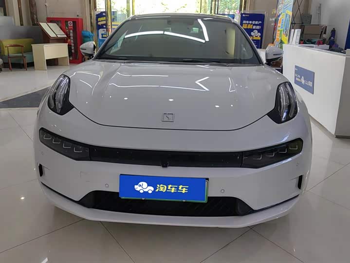 Фото 2 - Zeekr 001