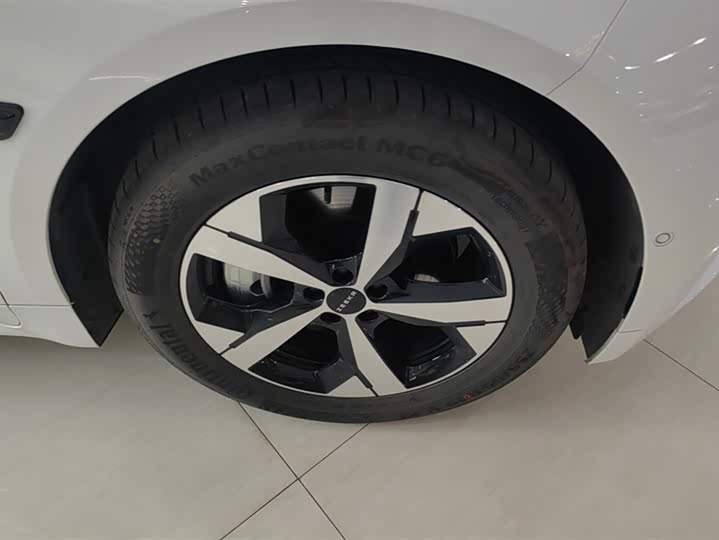 Фото 6 - Zeekr 001