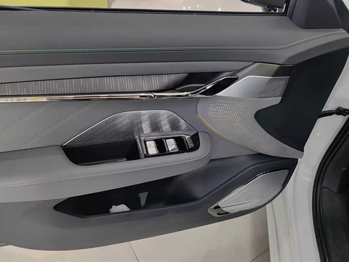 Фото 7 - Zeekr 001