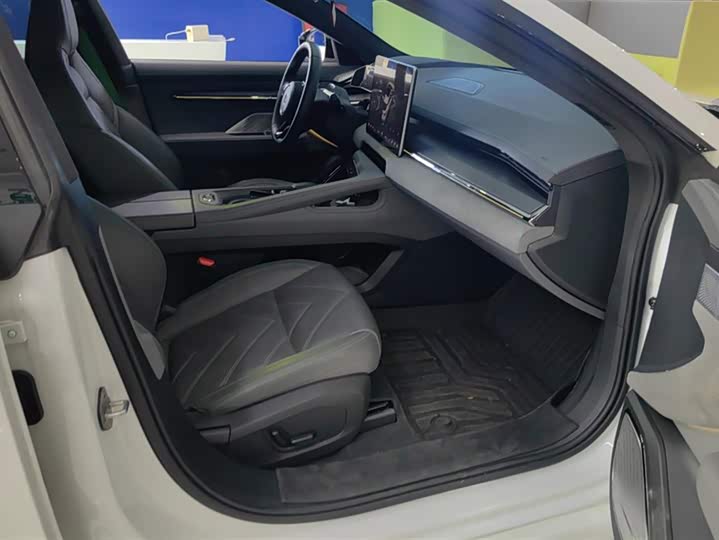 Фото 8 - Zeekr 001