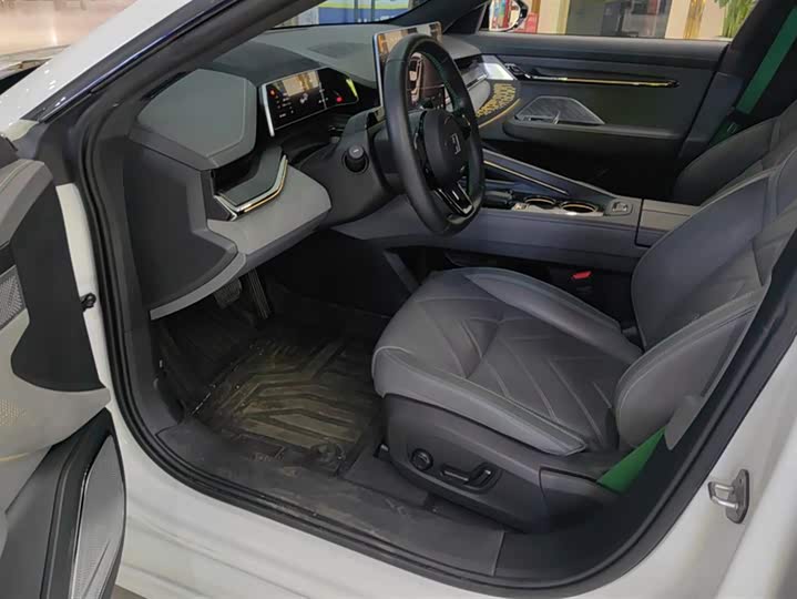 Фото 9 - Zeekr 001