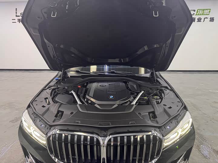 Фото 8 - BMW 7 Series