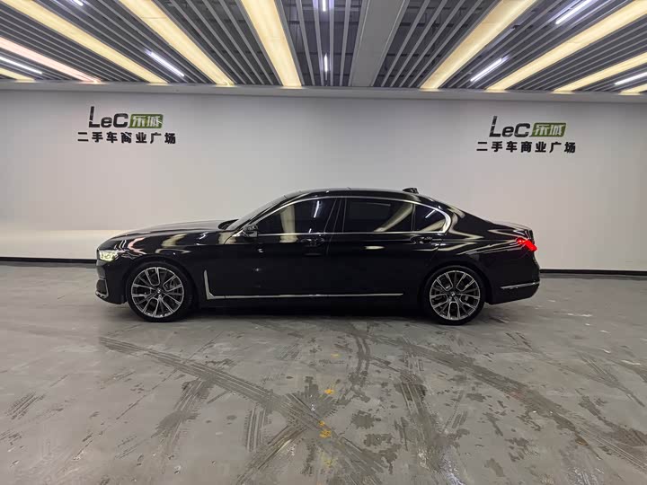 Фото 9 - BMW 7 Series