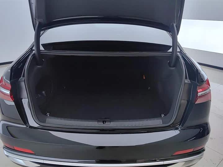 Фото 4 - Audi A6L