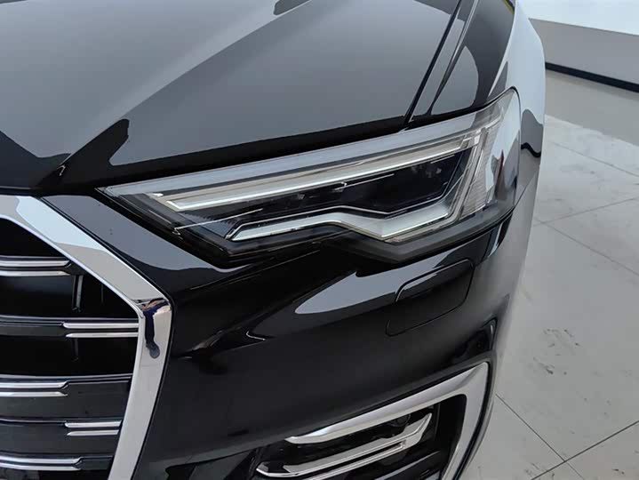 Фото 5 - Audi A6L