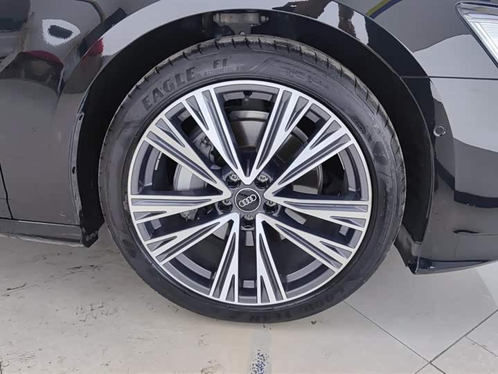 Фото 6 - Audi A6L