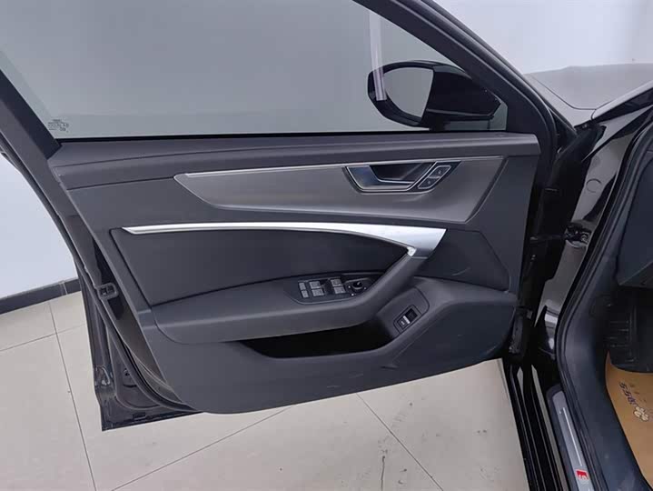 Фото 7 - Audi A6L