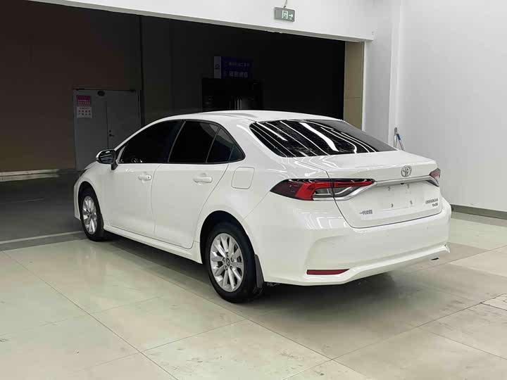 Фото 4 - Toyota Corolla