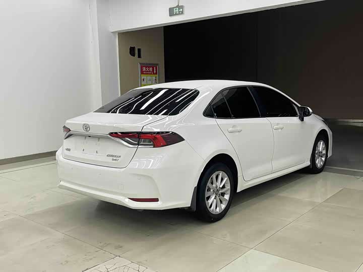 Фото 5 - Toyota Corolla