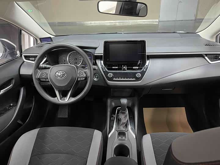 Фото 7 - Toyota Corolla