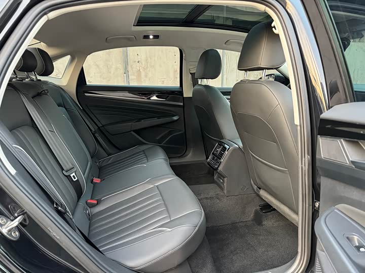 Фото 8 - Volkswagen Passat