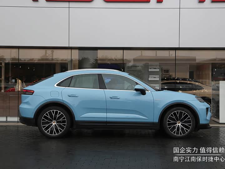Фото 5 - Porsche Macan EV