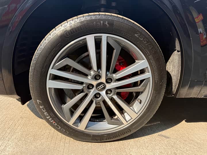 Фото 8 - Audi Q5L