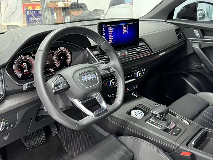 Фото 6 - Audi Q5L