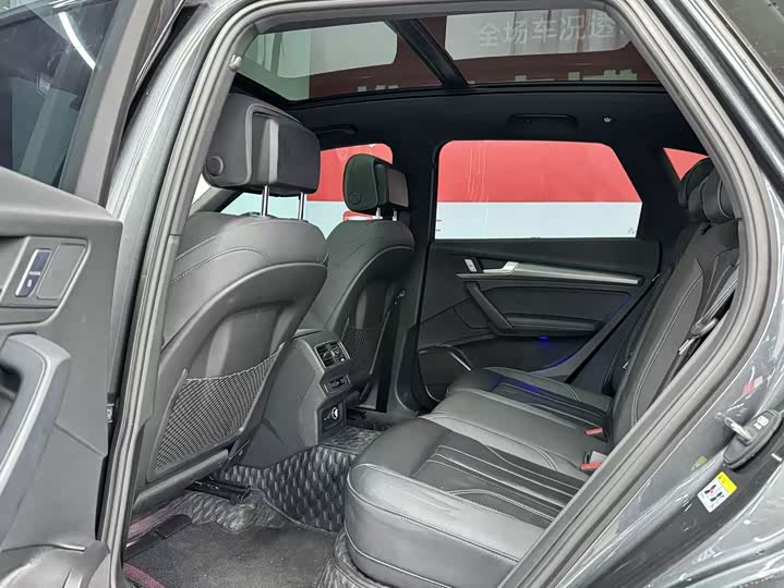 Фото 9 - Audi Q5L