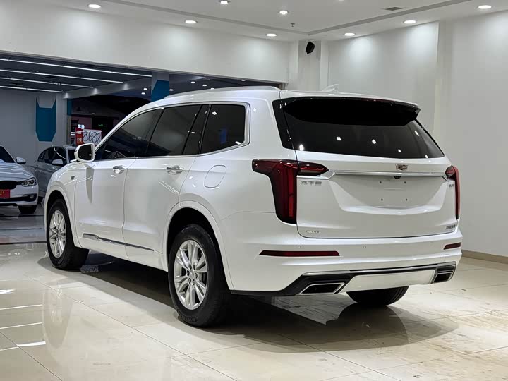 Фото 4 - Cadillac XT6