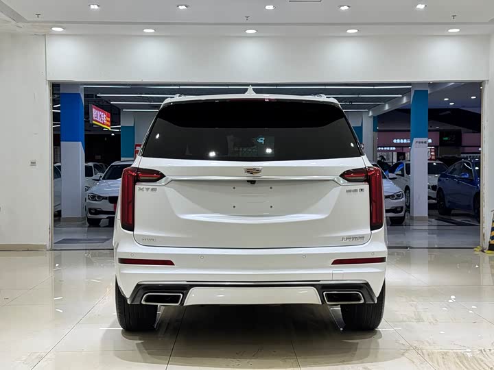 Фото 6 - Cadillac XT6