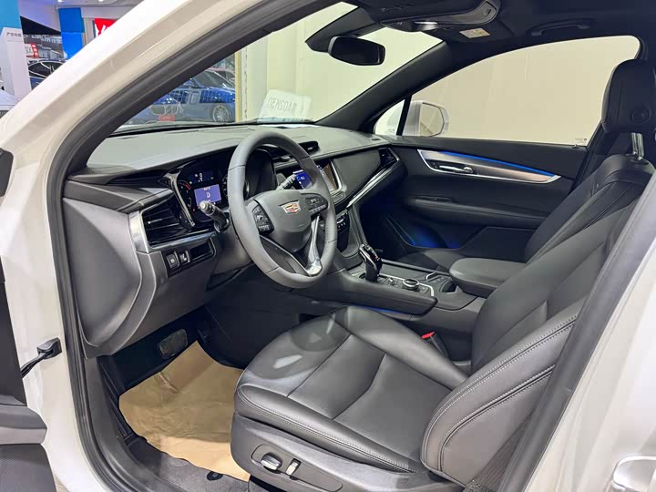 Фото 9 - Cadillac XT6