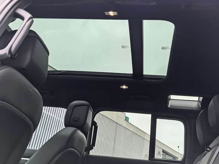 Фото 9 - Land Rover Defender