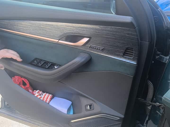 Фото 7 - Geely Monjaro