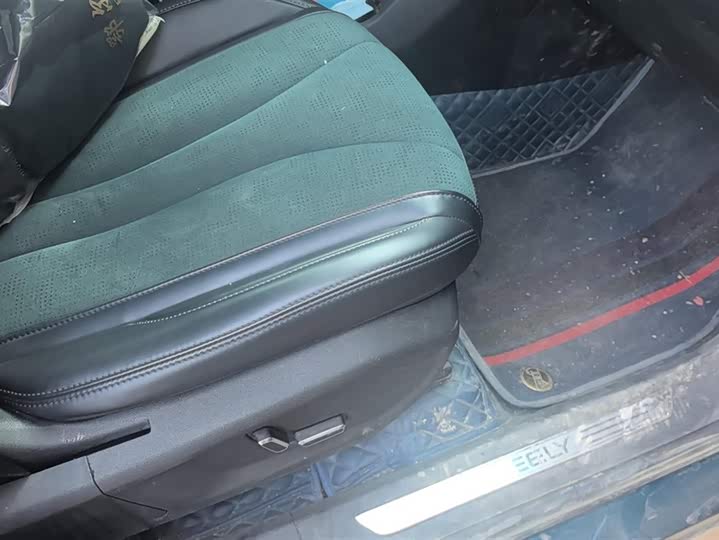 Фото 8 - Geely Monjaro