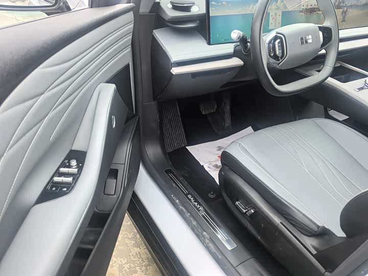 Фото 4 - Geely Galaxy E8